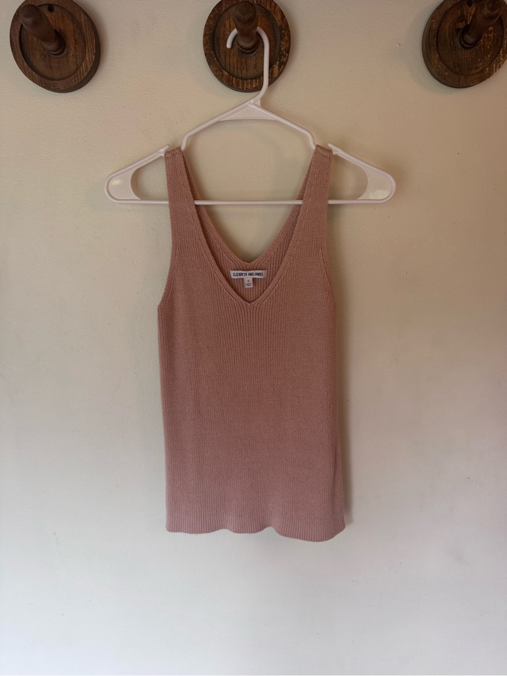 Elizabeth and James peach pink V-Neck Knit Tank size small